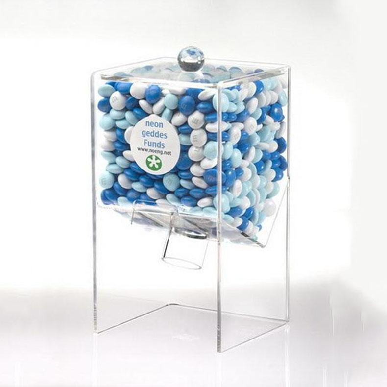 Plexiglass candy box is customized by the manufacturer